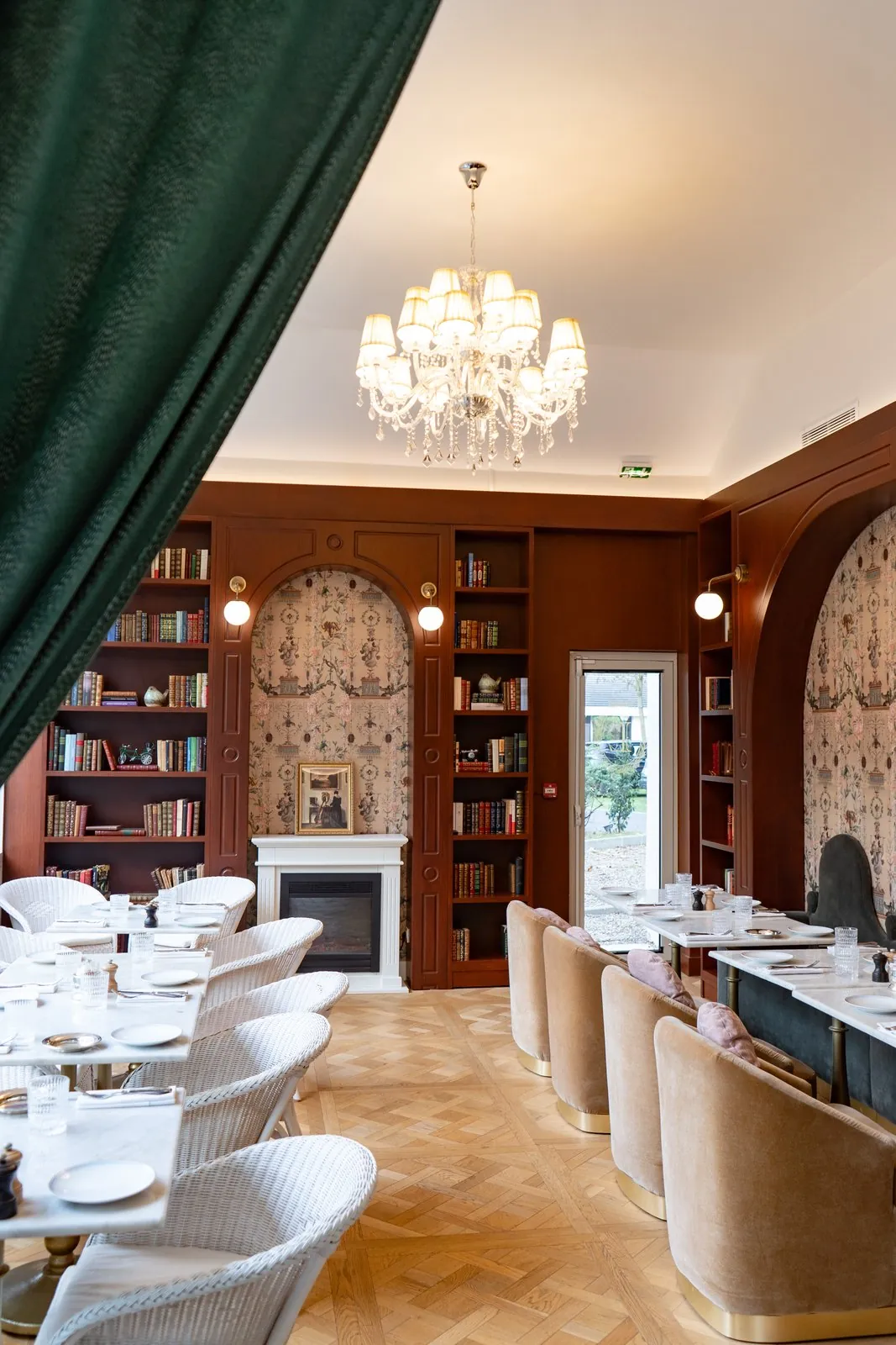 Le salon bibliothèque et ses boiseries